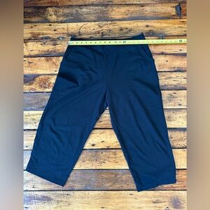 L.L. Bean Womens Black Cropped cotton/lycra Bottoms